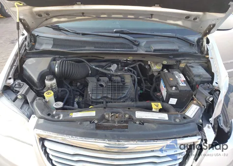 2011 Chrysler Town & Country Touring z USA, uszkodzony, nr VIN 2A4RR5DG3BR780080